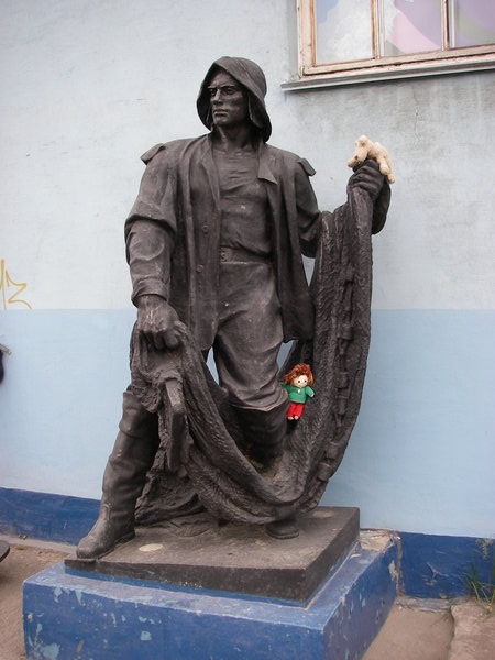 Statue of a fisherman