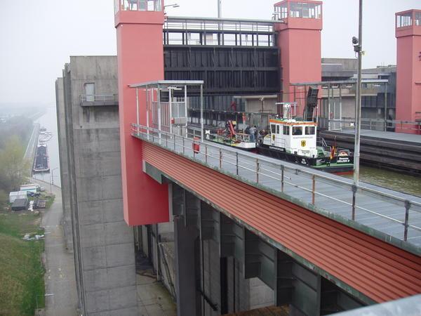 Canal lift