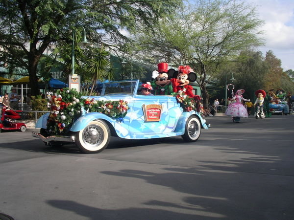 Parade Mickey