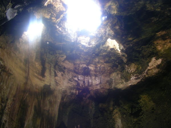 L'intérieur de la grotte Thunberball
