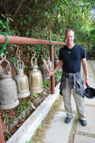 Pour attirer les bonnes grÃ¢ce on sonnent les cloches du temple de Doi Tung