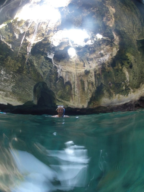 Grotte à Staniel Cay