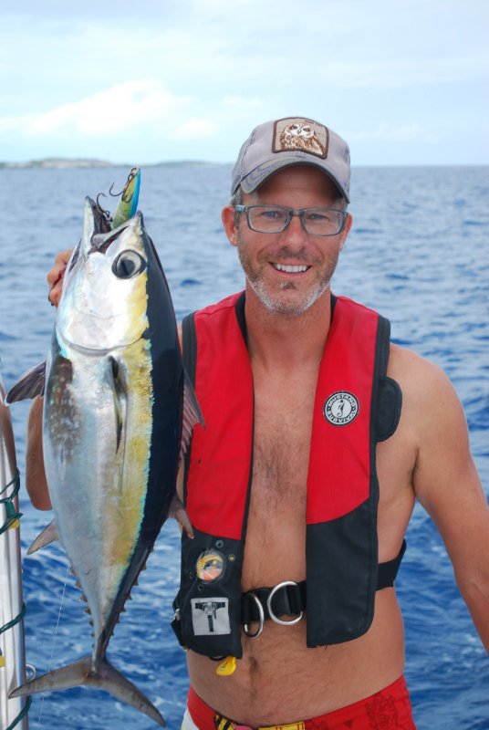Black fin Tuna pris en navigation 