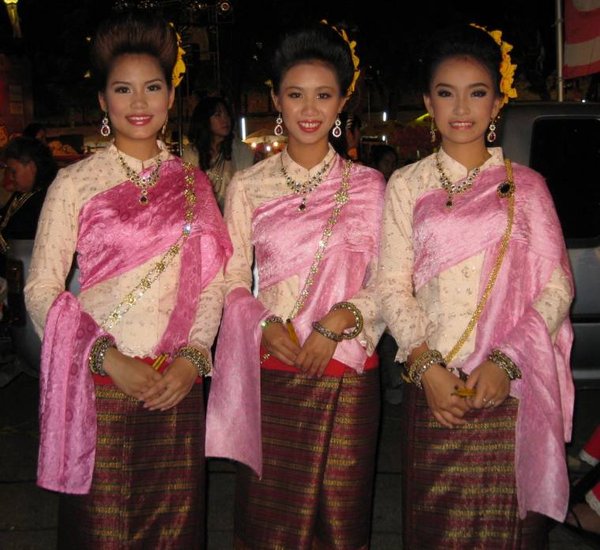 Dress Up for Loi Kratong