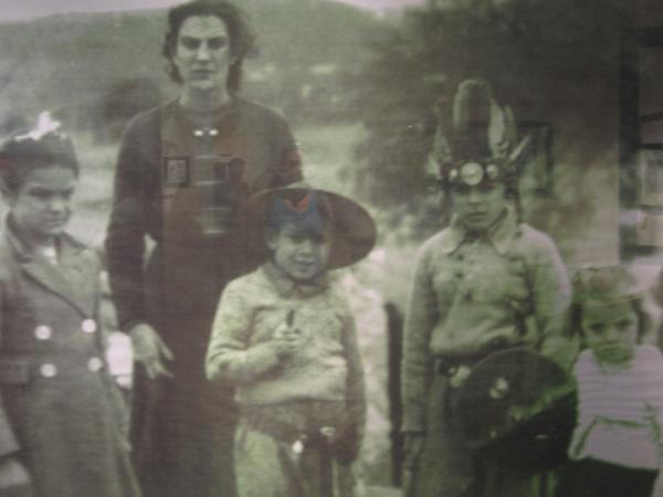 The young Ernesto Guevara with his brother and sisters