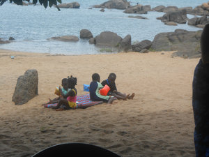 The kids eating lunch on the beach 