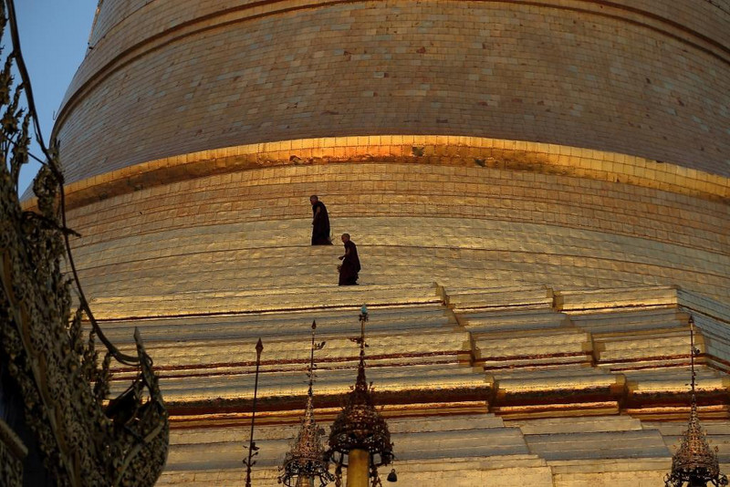 Monks on Shwedagon pagoda