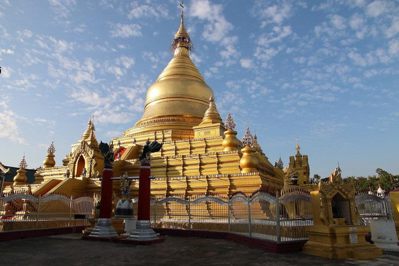 Kuthodaw pagoda Mandalay