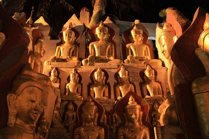 Buddhas in Pindaya cave