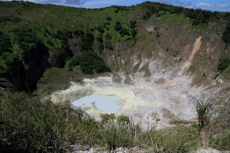 Gunung Mahawu crater