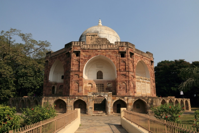 Mughal style tomb of Qutubuddin, Vadodara