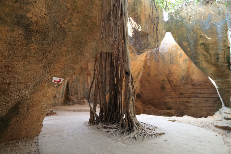 Naida cave