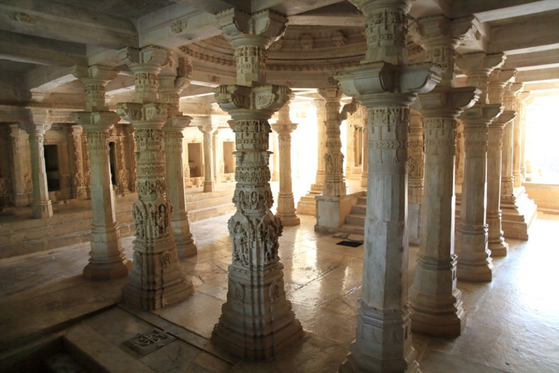 Khumbhariya temple
