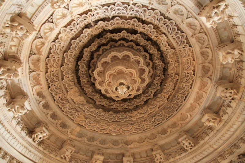 Lotus ceiling, Khumbhariya temple