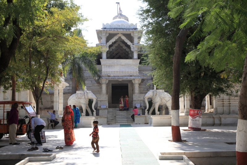 Main temple at Khumbhariya