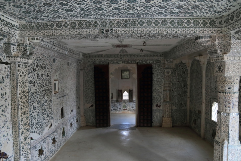 Hall of mirrors, Juna Mahal