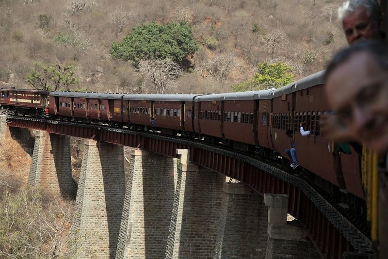 Over the viaduct in the Aravalis