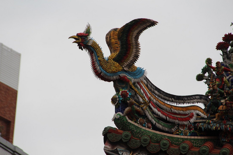 Banga Lungshan Temple - roof decoration_bird.