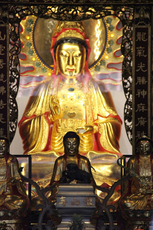 Banga Lungshan Tempple - Goddess of Mercy.