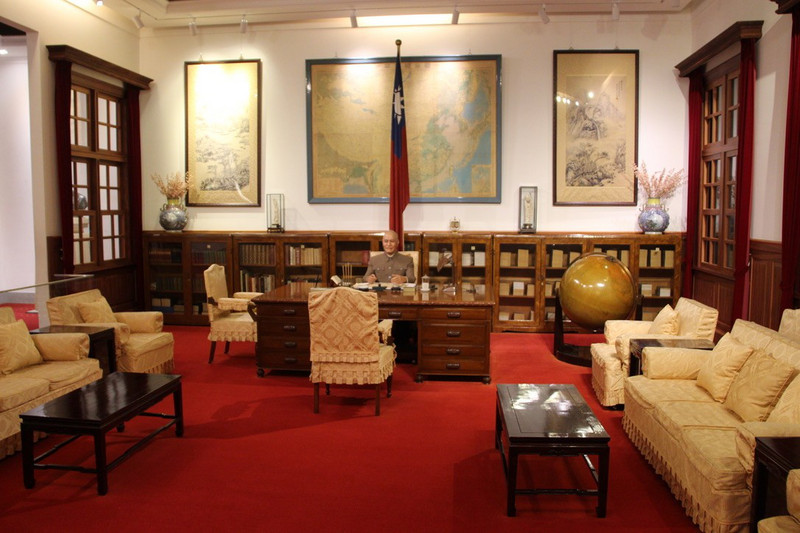 Chiang Kai-shek Museum - recreation of president's office.