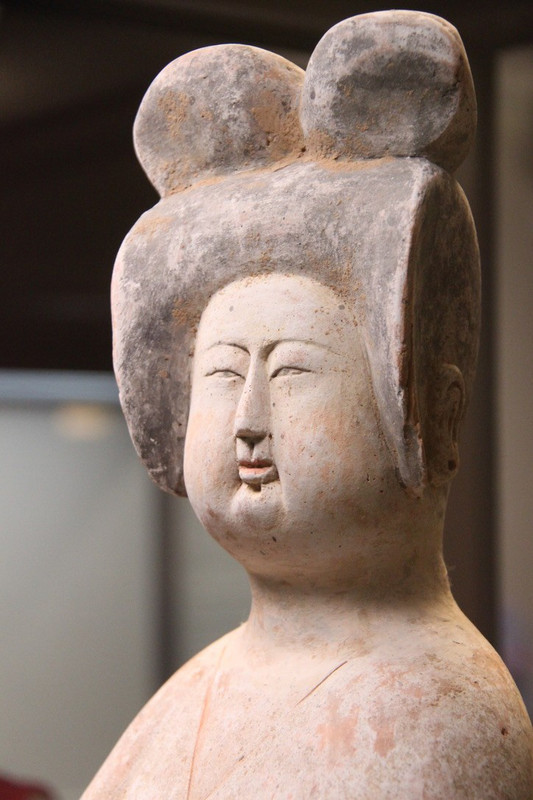 National Palace Museum - Standing Lady_Face detail.