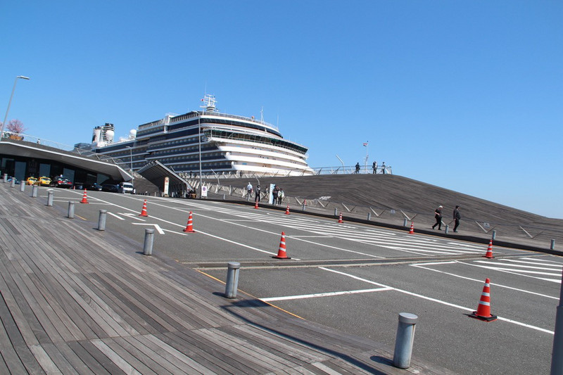Yokohama - cruise terminal building.