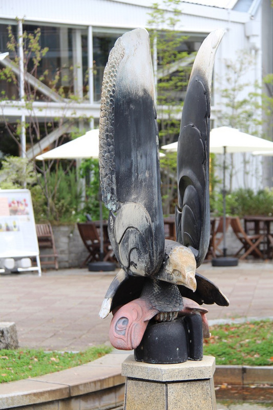 Kobe - eagle fish fountain.