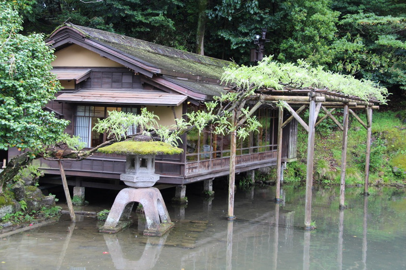 Kenrokuen Gardens - reflections.