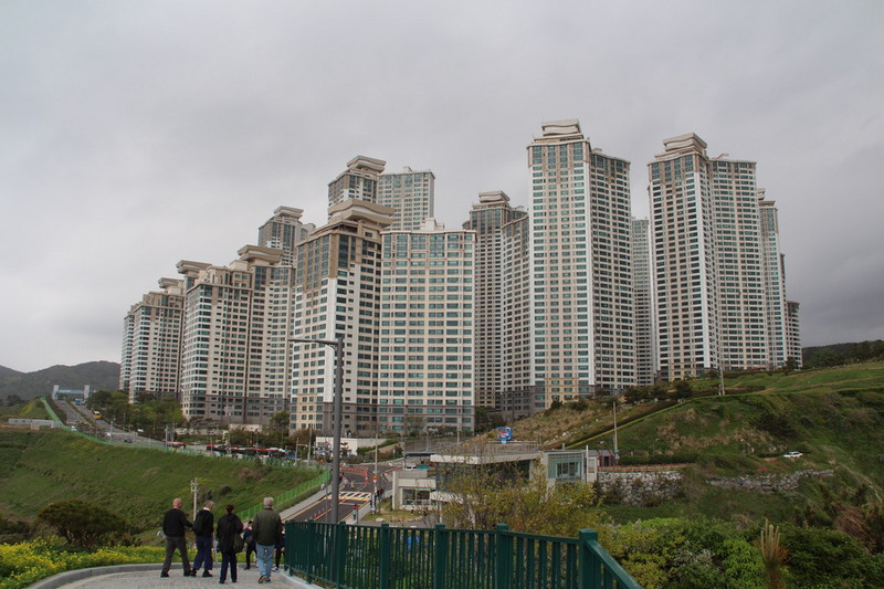 Oryuko Skywalk - apartments overlooking site.