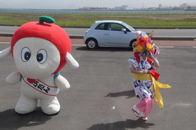 Aomori Mascot & dancer.