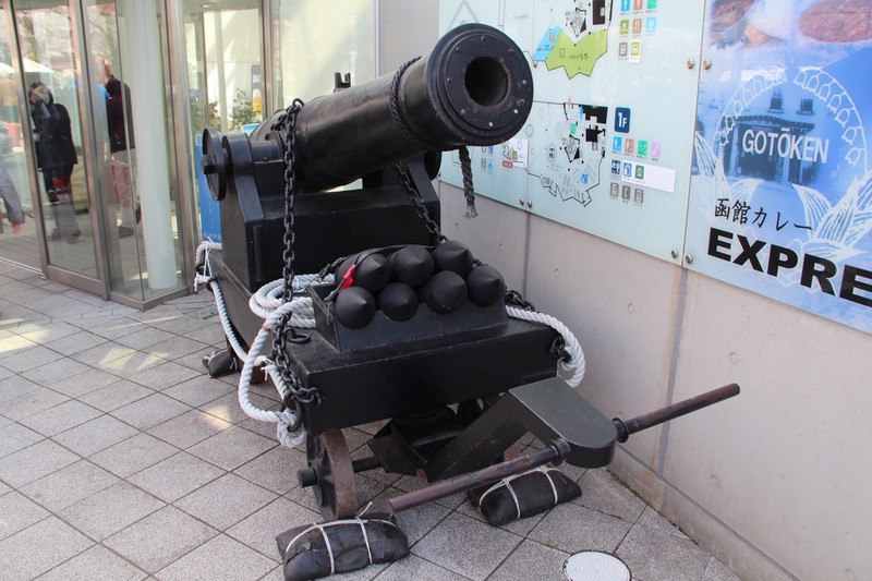 Kanazawa Casstle - example of artillery.