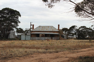 Old house on the way to Mt Gambier
