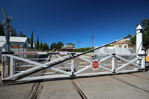 Manually operated railway gates