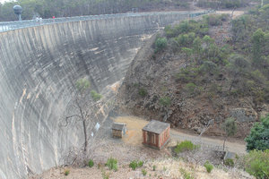 Barossa trip 35 - whispering wall @ the dam