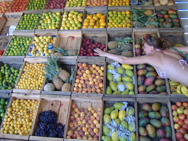 callie grabbing some fruits!