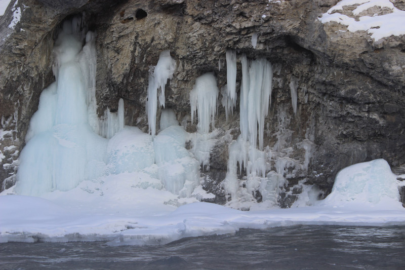 Frozen springs along the Chadar
