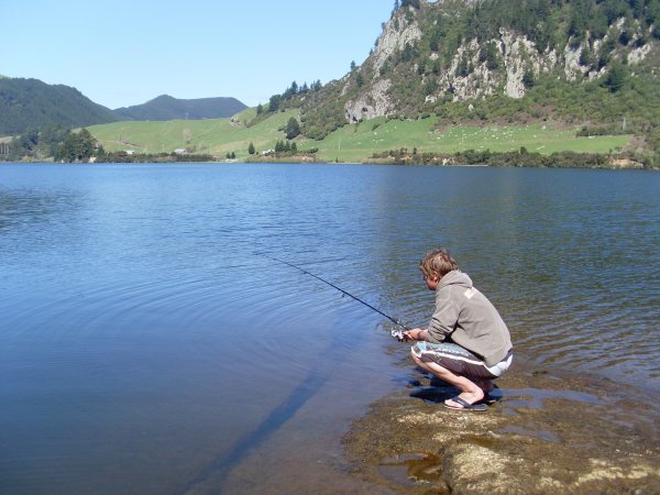 spot o fishing at lake whakamaru