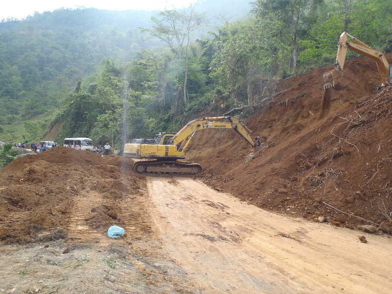 Road works enroute to Sapa