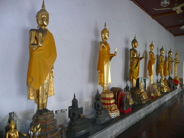 Line of Buddhas
