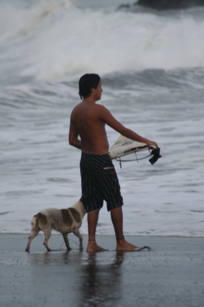 Surfing El Tunco