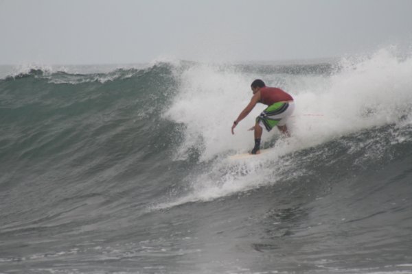 Surfing El Tunco