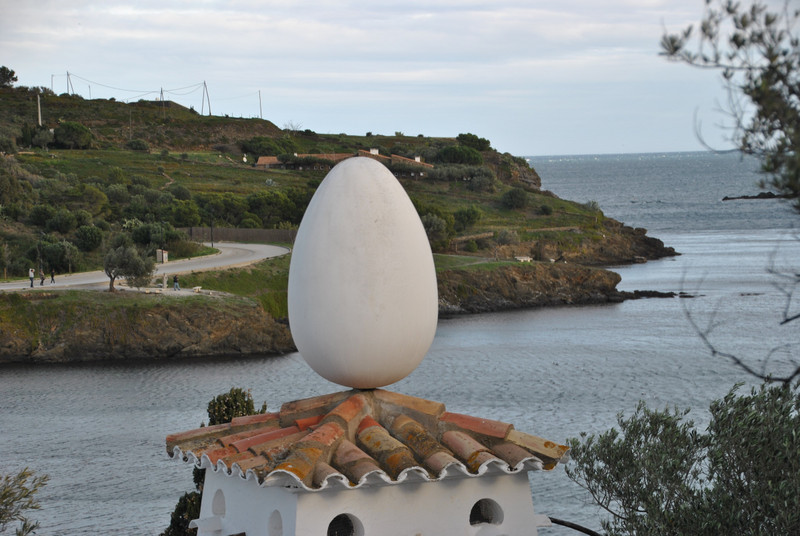 Rooftop egg - Dali's house