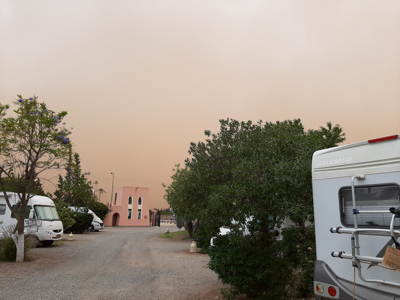 Sandstorm hits the campsite 