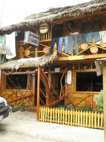 typical Canoa surfer bar