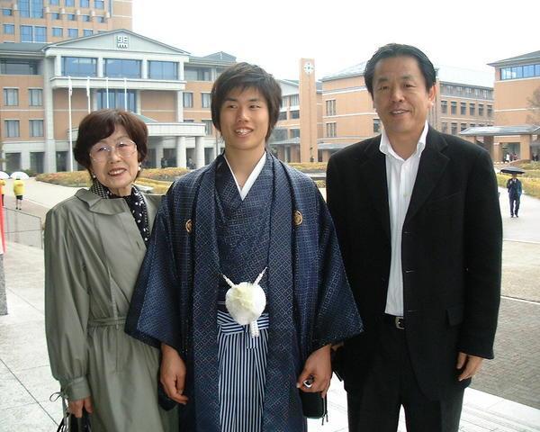 Grandma, Ryoji, Dad