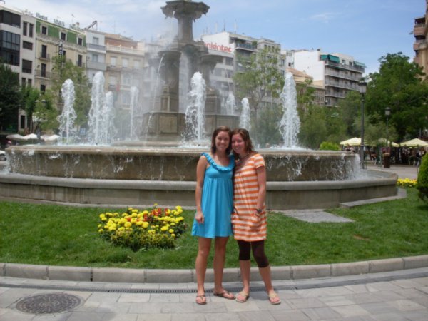 Las hermanas en plaza Granada
