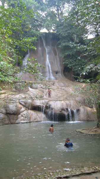 thai kiddies in the water