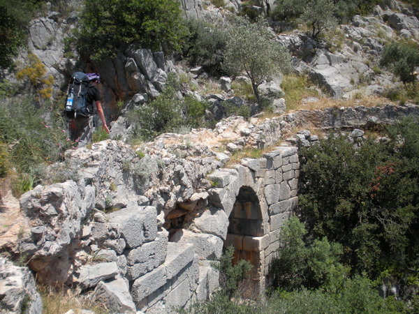 Following an old aqueduct