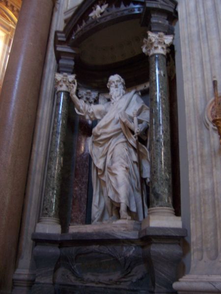 Pavlvs Statue