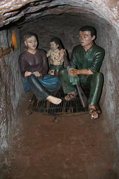 Family living space in the Vinh Moc tunnels
